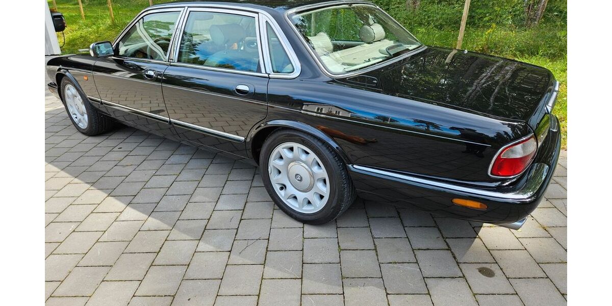 Jaguar Daimler 186.500 km 26.950 &euro; Hamburg 22587