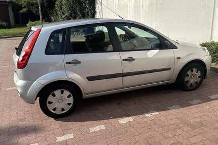 Ford Fiesta 89.592 km 2.500 € Hamburg 20038