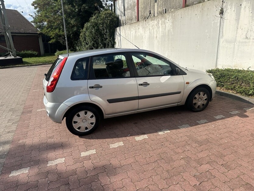 Ford Fiesta 89.592 km 2.500 € Hamburg 20038