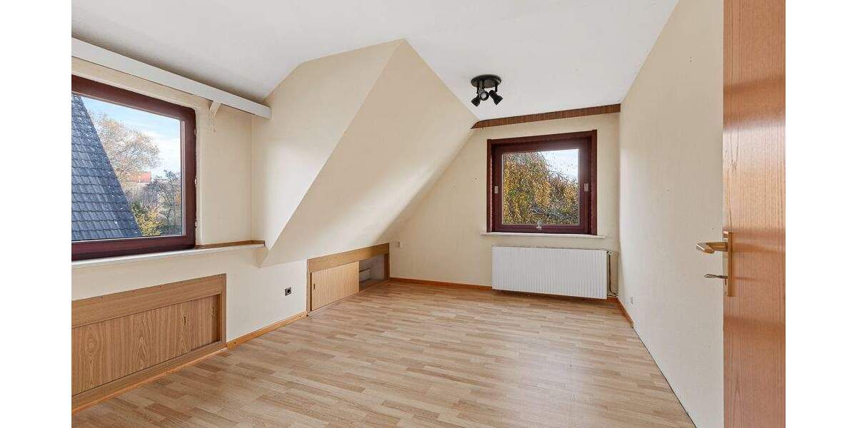 !NUR NOCH WARTELISTE! Freistehendes Ein- bis Zweifamilienhaus mit großem Garten & separierbaren Wohneinheiten 6 zimmer