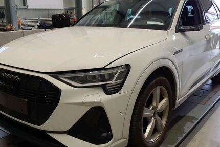Audi e-tron 41.328 km 34.990 &euro; Hamburg 22047