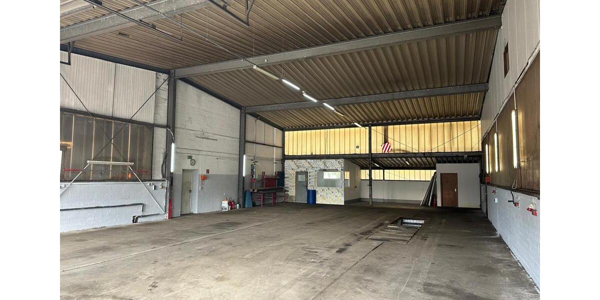 Halle Werkstatt mit großer Freifläche zu vermieten zimmer