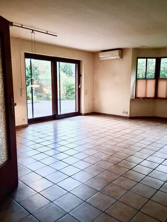 über 300 m2 WflNfl. - xxl Landhaus für 2 Familien oder große Familie - FREI - 2 x 5 Zimmer - Kamin - Sauna - riesiger Keller -