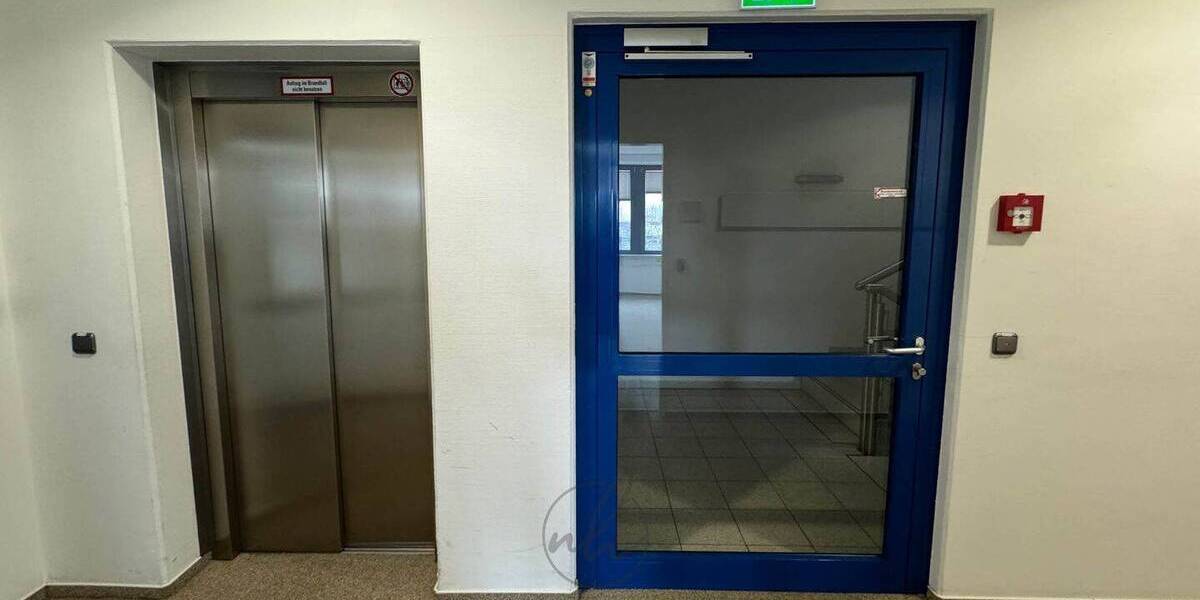 Gewerbeobjekt Hamburg Rahlstedt - 2 Zimmer, 110 m&sup2;, 1.430&euro; | Angebot:26834457