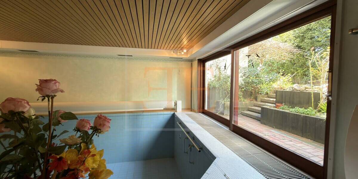 Charakterstarkes Architektenhaus mit Wellnessbereich und Indoor-Pool in Hamburg-Volksdorf - Einfamilienhaus Hamburg / Volksdorf Volksdorf | Angebot:26230730