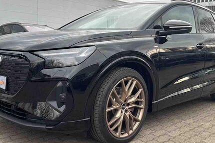 Audi Q4 e-tron 11.914 km 43.950 &euro; Hamburg 22047