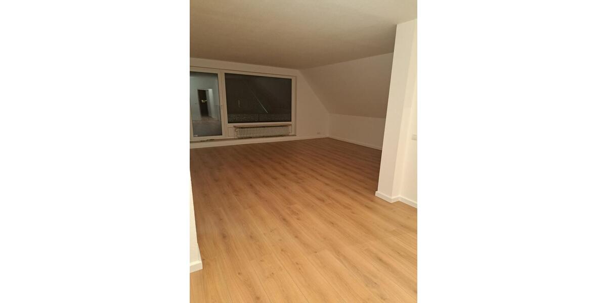 Dachgeschoßwohnung Hamburg Wandsbek - 3 Zimmer, 97 m&sup2;, 1.880&euro; | Angebot:26123441
