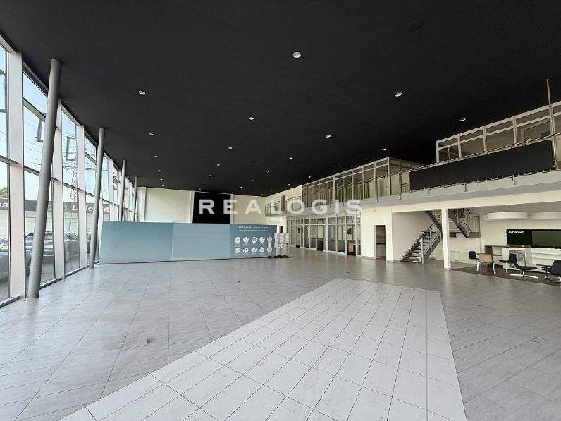 ca. 1.200 m² große Showroom- und Werkstattfläche mit Büro und Freifläche zimmer