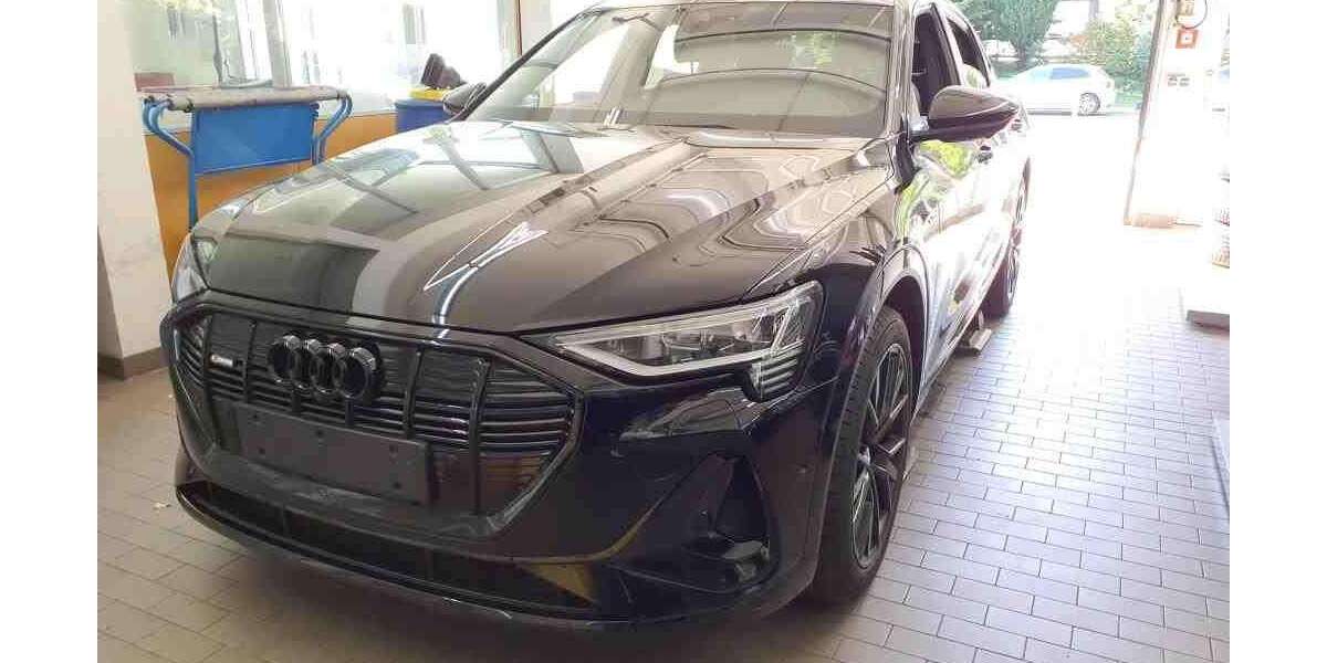 Audi e-tron 19.105 km 39.990 &euro; Hamburg 22047