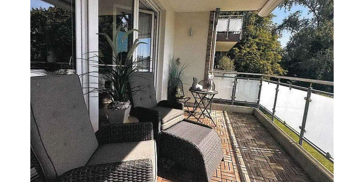 Lichtdurchflutete 3-Zimmer-Wohnung teilmöbliert Süd-Balkon Tiefgaragenstellpatzoffene EBK Wirtschaftsraum ab sofort verfügbar 3 zimmer