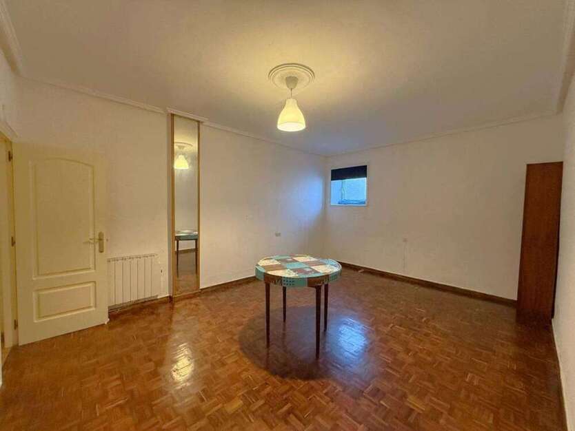 Wohnung zum Kaufen in Avilés 129.000 € 120 m²