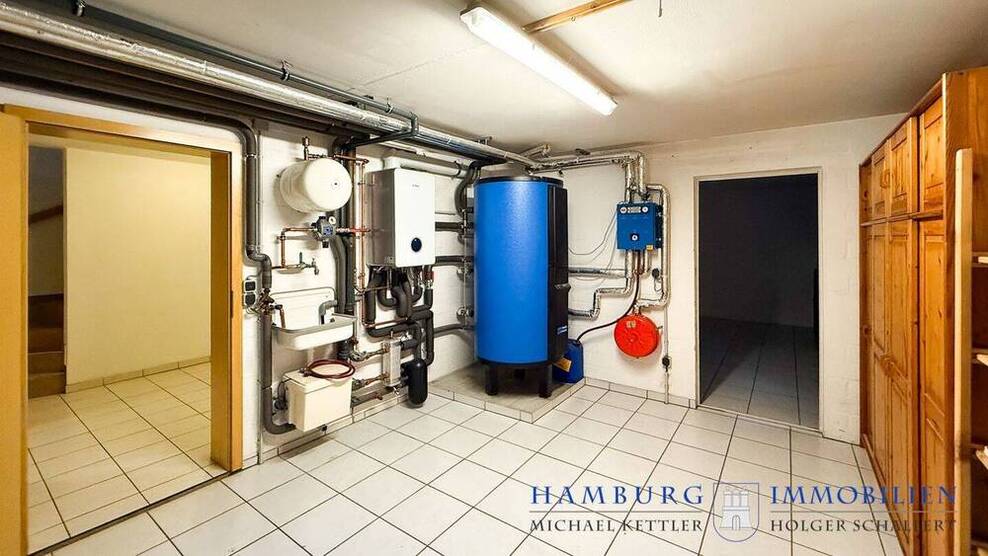 3-Familienhaus - BJ 1999 - EignerWohnung, 4 Zimmer, sofort beziehbar - 30-er Zone in 25436 Tornesch