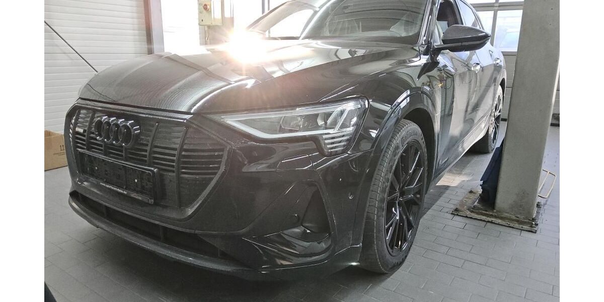 Audi e-tron 75.707 km 34.990 &euro; Hamburg 22047