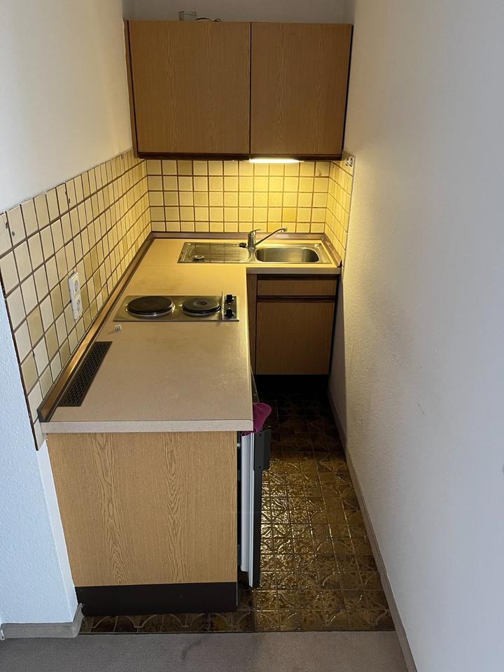Büro & Lager mit Pantry und Duschbad; frisch gestrichen zimmer