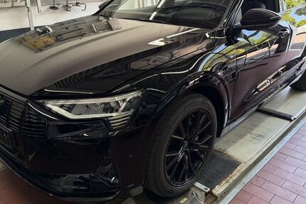 Audi e-tron 89.568 km 33.990 &euro; Hamburg 22047