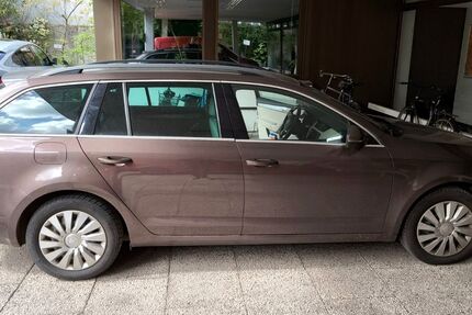 Skoda Octavia 247.500 km 5.900 &euro; Hamburg 22177