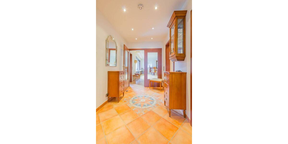 Familienwohnung mit Schwimmbad: Direkt am Poppenbüttler Markt auf einer Ebene wohnen 5 zimmer