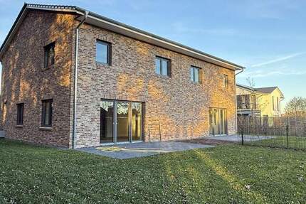 Moderne Doppelhaushälfte im Neubaugebiet 4 zimmer