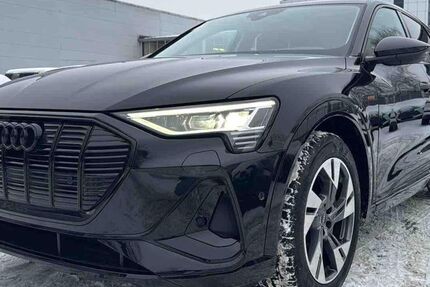 Audi e-tron 52.273 km 32.950 &euro; Hamburg 22047