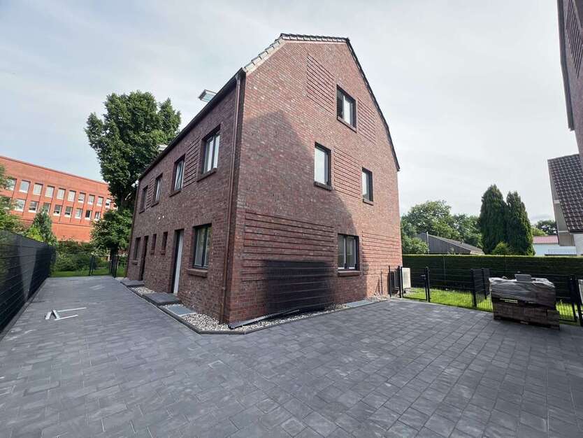 Haus zum Mieten in Norderstedt 2.580 € 170 m²