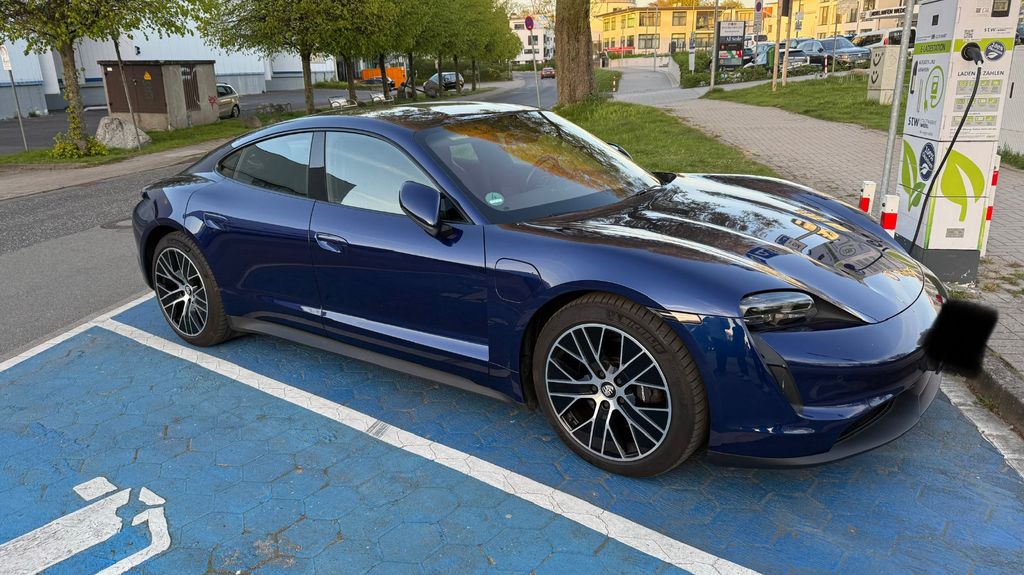 Porsche Taycan 64.100 km 62.900 &euro; Hamburg 22587