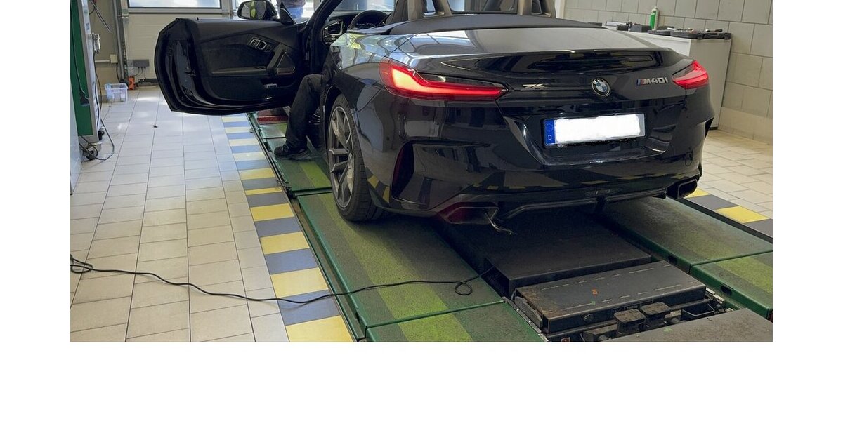 BMW Z4 M40 i 1. Hand kaum km Scheckheft 4.000 km 59.999 &euro; Hamburg 22339