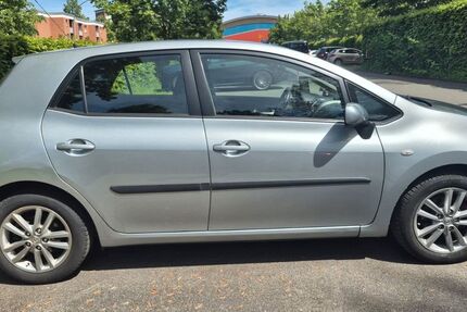 Toyota Auris 151.930 km 4.400 &euro; Hamburg 22049