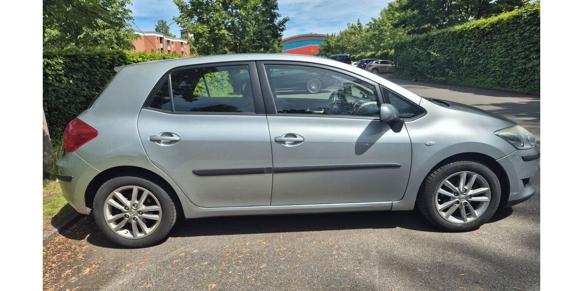 Toyota Auris 151.930 km 4.400 &euro; Hamburg 22049