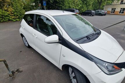 Toyota Aygo (X) 75.300 km 5.900 &euro; Hamburg 22143