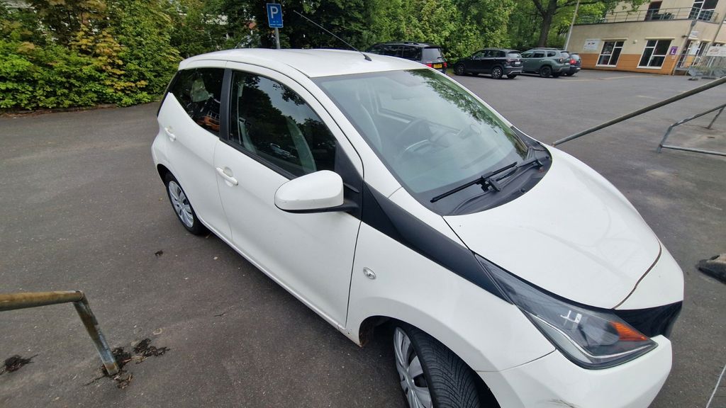 Toyota Aygo (X) 75.300 km 5.900 &euro; Hamburg 22143