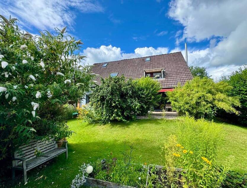 Sonnige Terrassenwohnung mit eigenem Gartenanteil