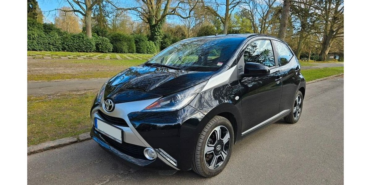 Toyota Aygo (X) 73.600 km 8.999 &euro; Hamburg 22177