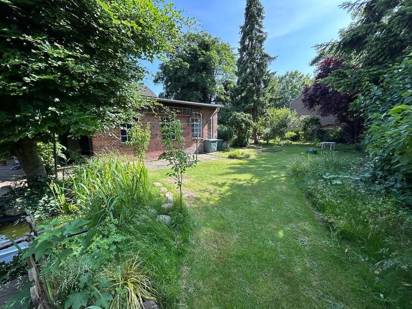 Schönes gepflegtes ZFH mit großem Garten + Werkstatt von privat