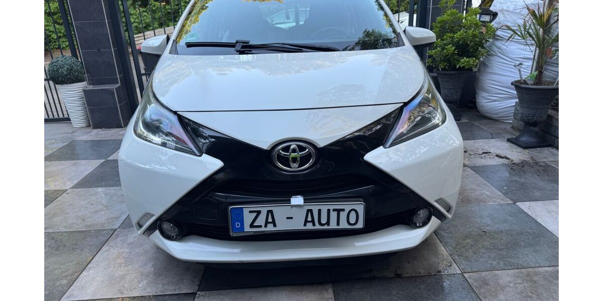 Toyota Aygo (X) 122.000 km 5.300 &euro; Hamburg 22523