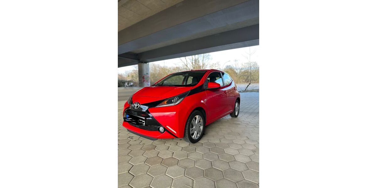 Toyota Aygo (X) 85.000 km 7.200 &euro; Hamburg 21107