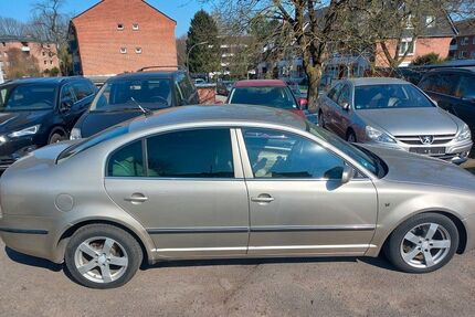 Skoda Superb 237.270 km 2.950 € Hamburg 21031