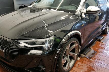 Audi e-tron 47.071 km 45.950 &euro; Hamburg 22047