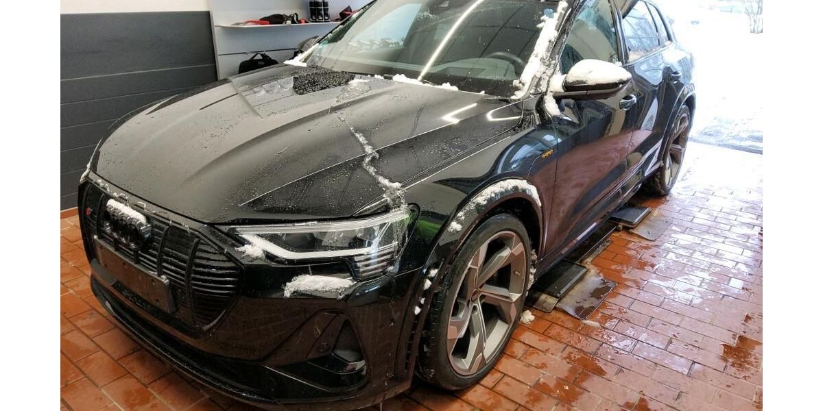 Audi e-tron 47.071 km 45.950 &euro; Hamburg 22047