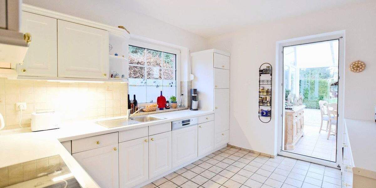 Lichtdurchfluteter 4-Zi.-Doppelhaustraum mit Wintergarten, Kamin, Sauna und Gartenidylle 4 zimmer