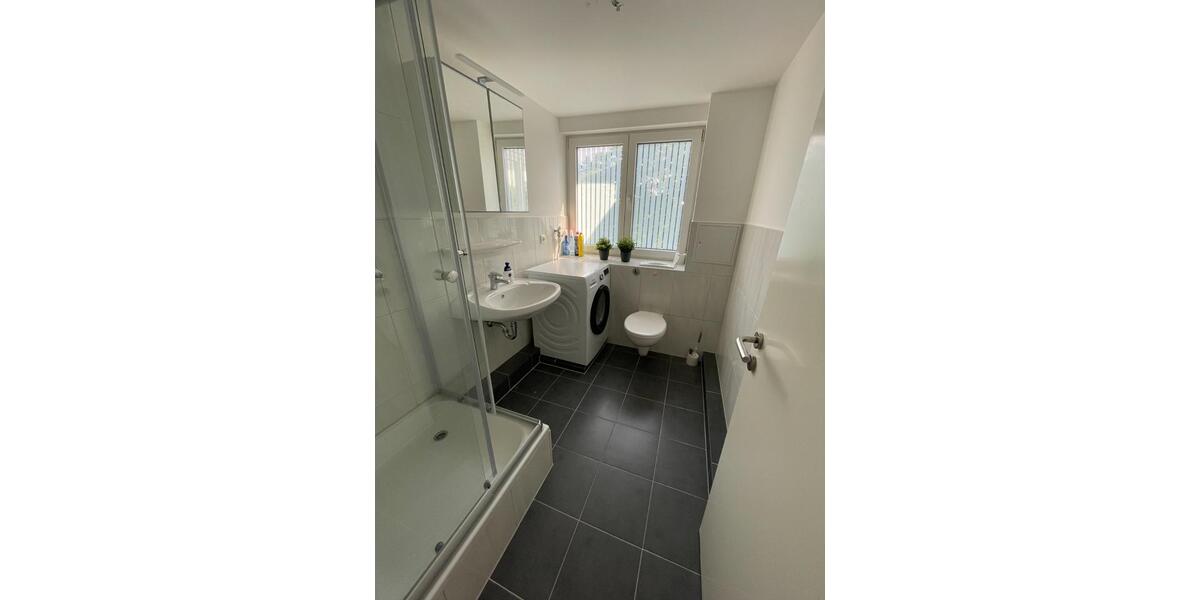 Möblierte WG-Zimmer in frisch sanierter Wohnung – Elbgaustraße 1 zimmer