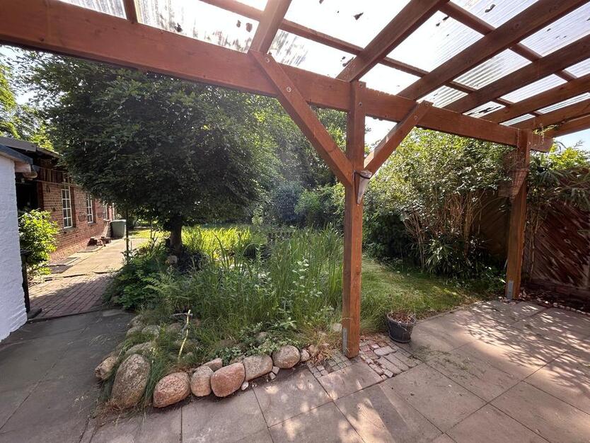 Schönes gepflegtes ZFH mit großem Garten + Werkstatt von privat