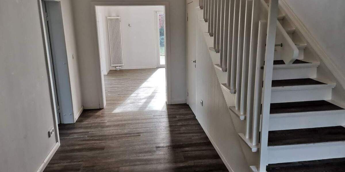 Einfamilienhaus Buxtehude - 5 Zimmer, 180 m&sup2;, 2.200&euro; | Angebot:25800824