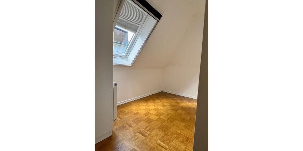 Dachgeschoßwohnung Hamburg Altona - 2.5 Zimmer, 89 m&sup2;, 1.300&euro; | Angebot:26123736