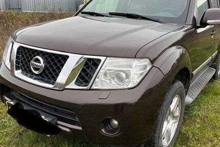 Nissan Pathfinder 202.529 km 15.990 &euro; Hamburg 22529