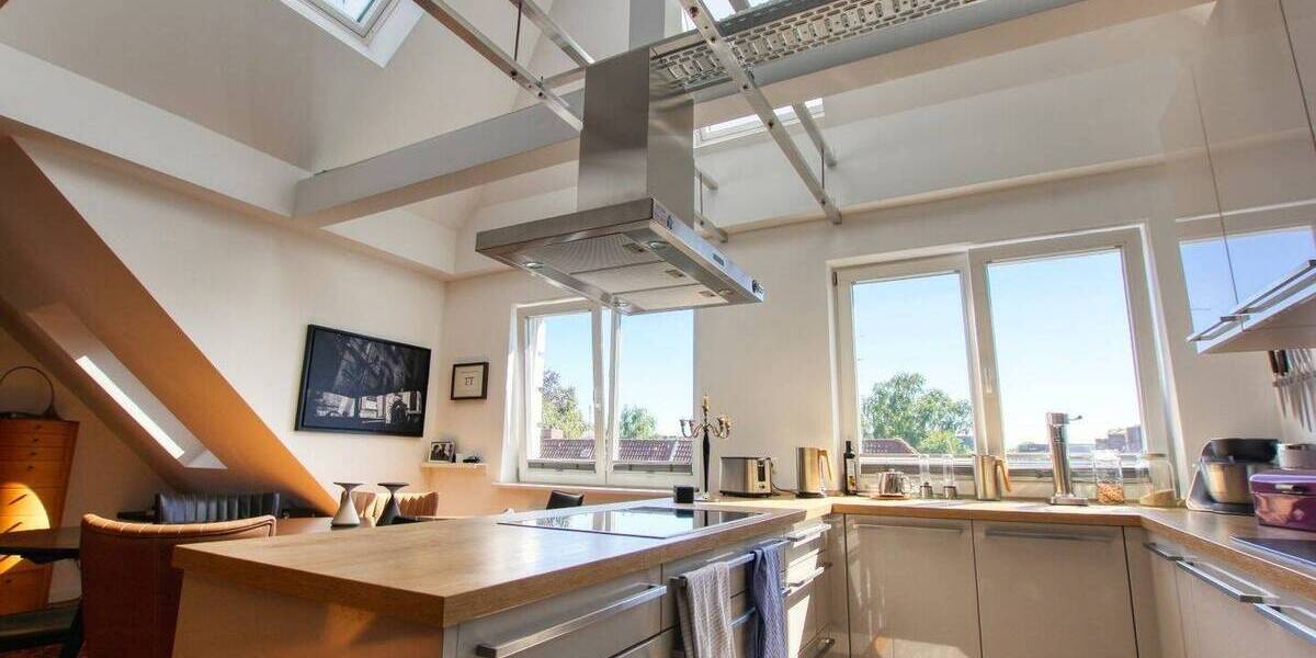 DREAMHOUSE Immobilien: Attraktiver Dachgeschossausbau mit großzügigem Grundriss 3 zimmer