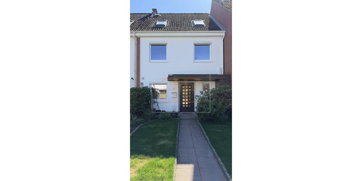 Frisch saniertes Reihenmittelhaus mit 6 Zimmern, Balkon und Einzelgarage zu vermieten - Reihenmittelhaus Rellingen | Angebot:26346609