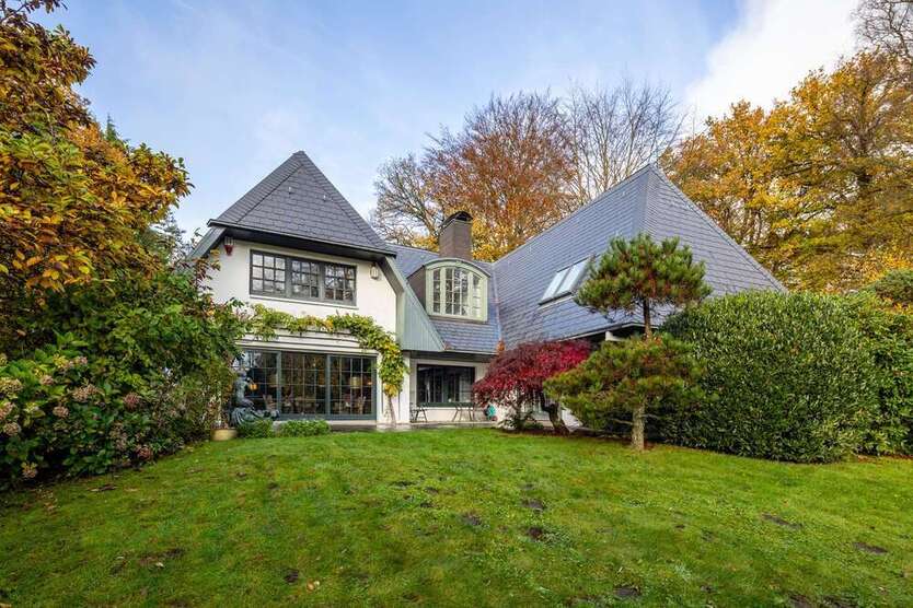 Haus zum Kaufen in Hamburg Wohldorf-Ohlstedt 1.750.000 € 380 m²