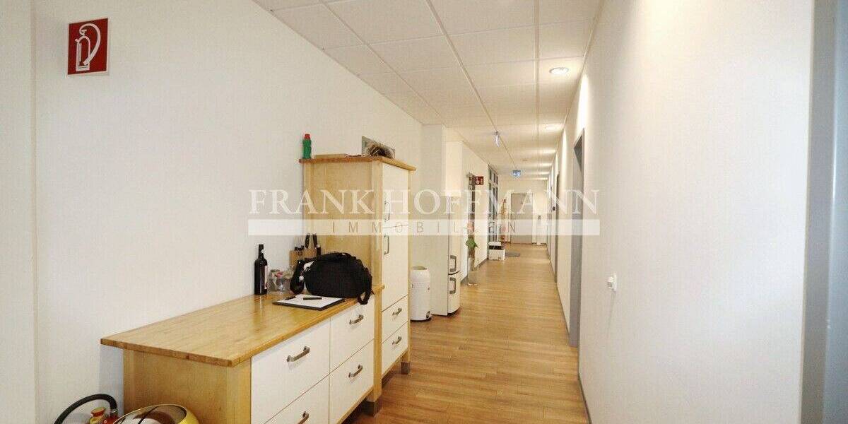 Flexible Bürofläche mit Stellplätzen und Keller in Quickborn zimmer