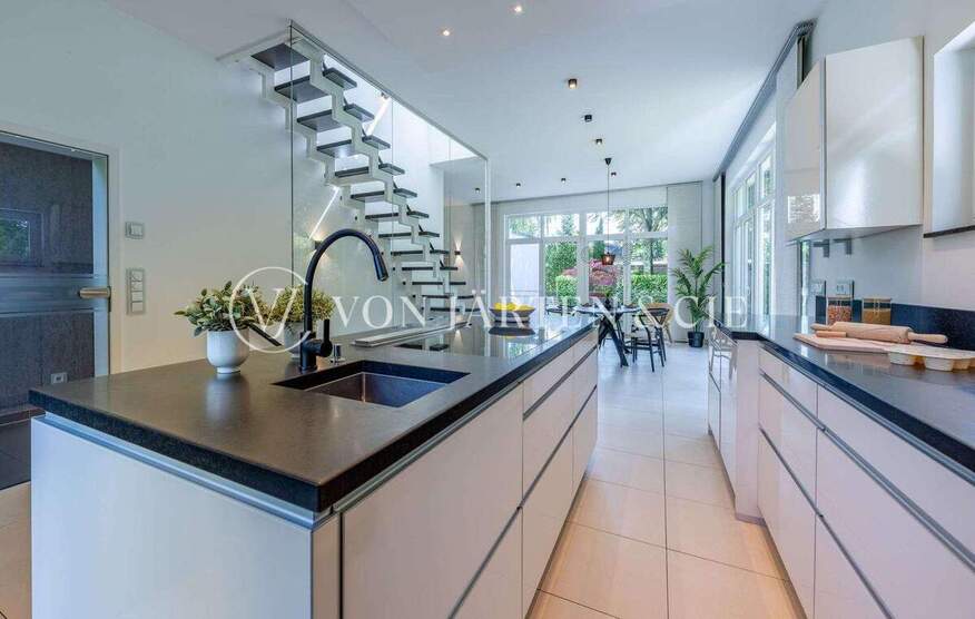 Design trifft Behaglichkeit - stilvolles Einfamilienhaus mit Garten und Dachterrasse! 4 zimmer
