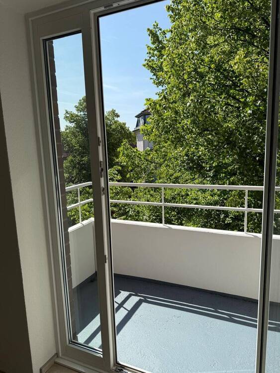 Zentrale Wohnlage, ruhige Umgebung. Endetage mit Balkon und TG-Stellplatz